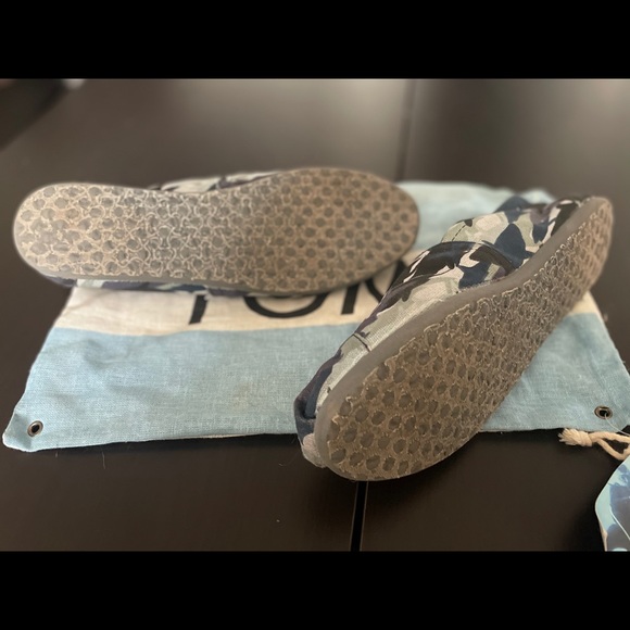 Shark Week Toms - Picture 3 of 6